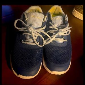 Champion tennis shoes 8w